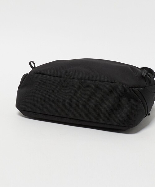 Aer（エアー）の「＜Aer＞デイ スリング 4 MAX ショルダー バッグ（ショルダーバッグ・メンズ・ブラック・FREE）」の6枚目の写真