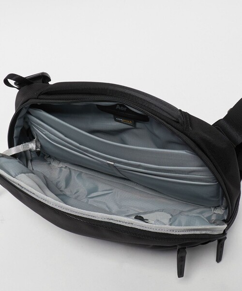 Aer（エアー）の「＜Aer＞デイ スリング 4 MAX ショルダー バッグ（ショルダーバッグ・メンズ・ブラック・FREE）」の8枚目の写真