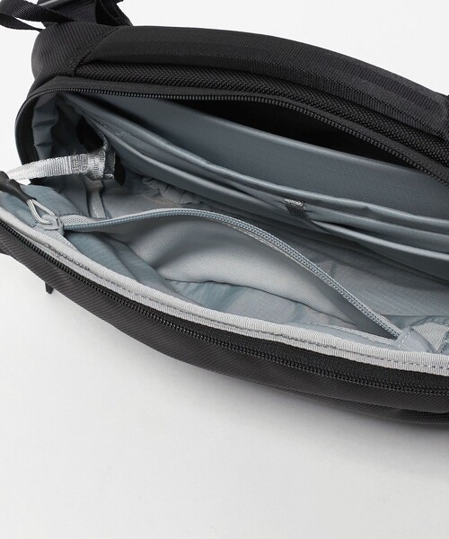 Aer（エアー）の「＜Aer＞デイ スリング 4 MAX ショルダー バッグ（ショルダーバッグ・メンズ・ブラック・FREE）」の10枚目の写真