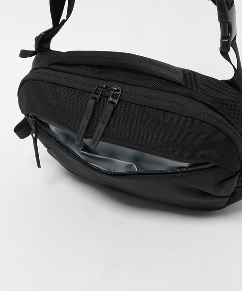 Aer（エアー）の「＜Aer＞デイ スリング 4 MAX ショルダー バッグ（ショルダーバッグ・メンズ・ブラック・FREE）」の12枚目の写真