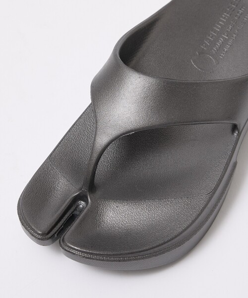 PAES(ペイズ)の「【PAES()/(ペイズ/フェーズ)】Flipflop Metal Coating / Metal / Custom Line/(サンダル・メンズ・その他・26/27/28)」の2枚目の写真