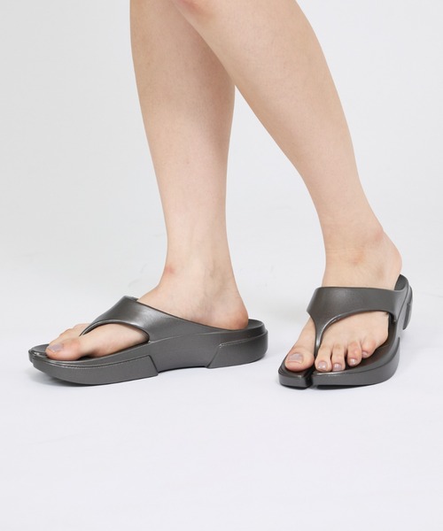PAES(ペイズ)の「【PAES/ペイズ】Flipflop Metal Coating / Metal / Custom Line/ サンダル(サンダル・メンズ・その他・26/27/28)」の1枚目の写真