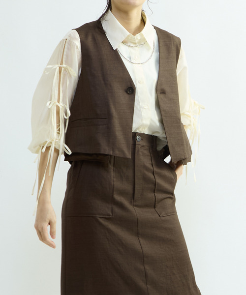 CONVERSE TOKYO(コンバーストウキョウ)の「【HL】LINEN LIKE SHORT VEST(ベスト・レディース・ブラウン/グレー・FREE)」の2枚目の写真