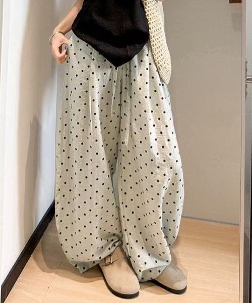 Achic(アシック)の「ドット柄ダンボールイージーコクーンパンツ(デニムパンツ・レディース・ホワイト/アイボリー/ブラック・M)」の10枚目の写真