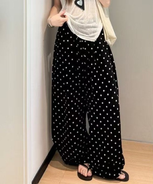 Achic(アシック)の「ドット柄ダンボールイージーコクーンパンツ(デニムパンツ・レディース・ホワイト/アイボリー/ブラック・M)」の11枚目の写真