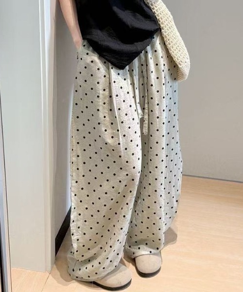 Achic(アシック)の「ドット柄ダンボールイージーコクーンパンツ(デニムパンツ・レディース・ホワイト/アイボリー/ブラック・M)」の12枚目の写真