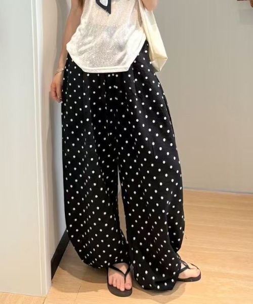 Achic(アシック)の「ドット柄ダンボールイージーコクーンパンツ(デニムパンツ・レディース・ホワイト/アイボリー/ブラック・M)」の17枚目の写真