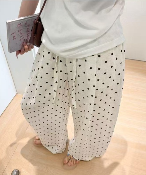 Achic(アシック)の「ドット柄ダンボールイージーコクーンパンツ(デニムパンツ・レディース・ホワイト/アイボリー/ブラック・M)」の20枚目の写真