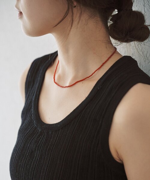 SHENERY(シーナリー)の「ガラスビーズネックレス2mm(ネックレス・レディース・レッド・FREE)」の2枚目の写真