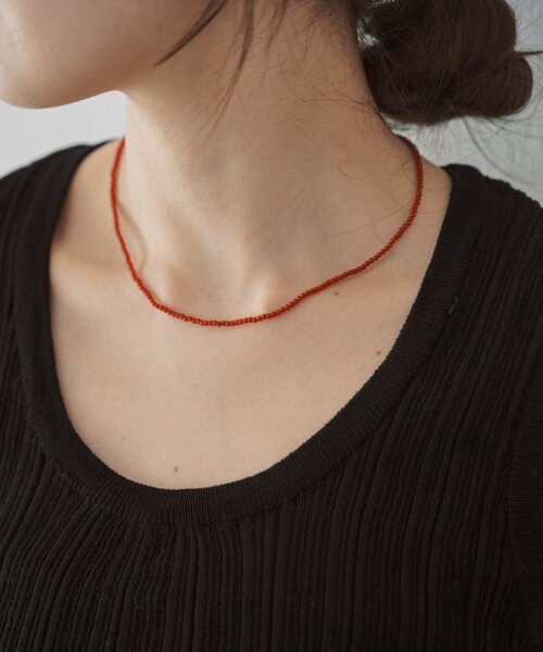SHENERY(シーナリー)の「ガラスビーズネックレス2mm(ネックレス・レディース・レッド・FREE)」の3枚目の写真