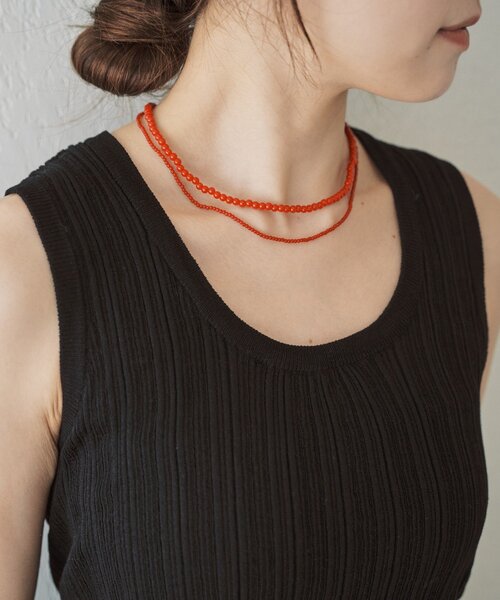 SHENERY(シーナリー)の「ガラスビーズネックレス2mm(ネックレス・レディース・レッド・FREE)」の4枚目の写真