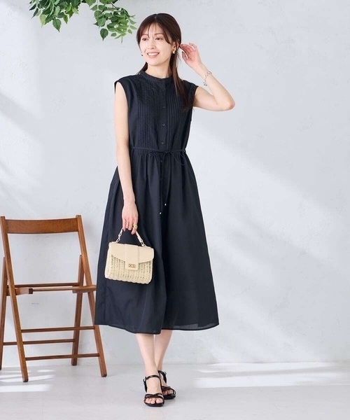 a.v.v(アーヴェヴェ)の「フレアシャツワンピース(ワンピース・レディース・ブラック/ネイビー・38/40)」の2枚目の写真