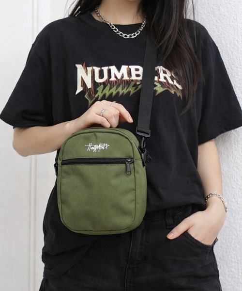 NANEA(ナネア)の「ロゴ刺しゅう ミニショルダーバッグ(ショルダーバッグ・レディース・グリーン/ブラック/パープル/レッド・フリー)」の3枚目の写真