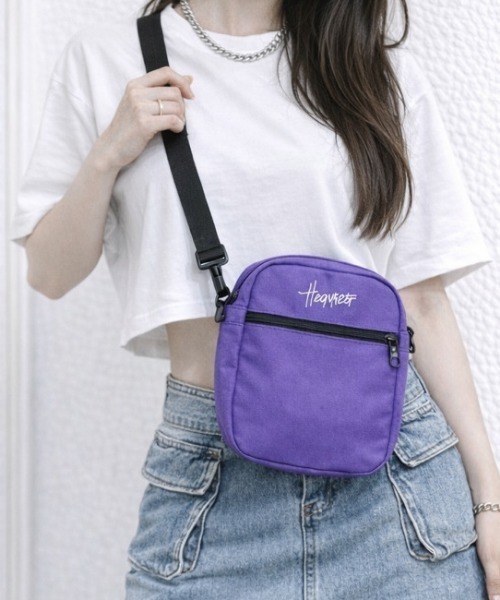 NANEA(ナネア)の「ロゴ刺しゅう ミニショルダーバッグ(ショルダーバッグ・レディース・グリーン/ブラック/パープル/レッド・フリー)」の9枚目の写真