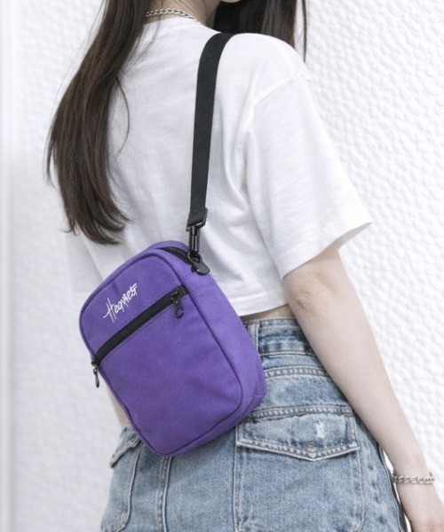 NANEA(ナネア)の「ロゴ刺しゅう ミニショルダーバッグ(ショルダーバッグ・レディース・グリーン/ブラック/パープル/レッド・フリー)」の10枚目の写真