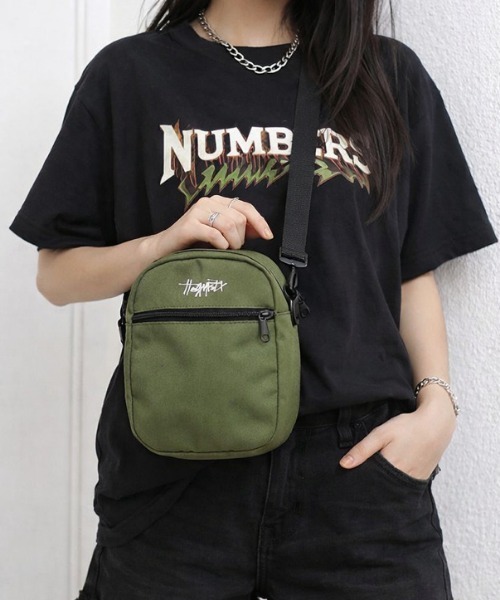 NANEA(ナネア)の「ロゴ刺しゅう ミニショルダーバッグ(ショルダーバッグ・レディース・グリーン/ブラック/パープル/レッド・フリー)」の7枚目の写真