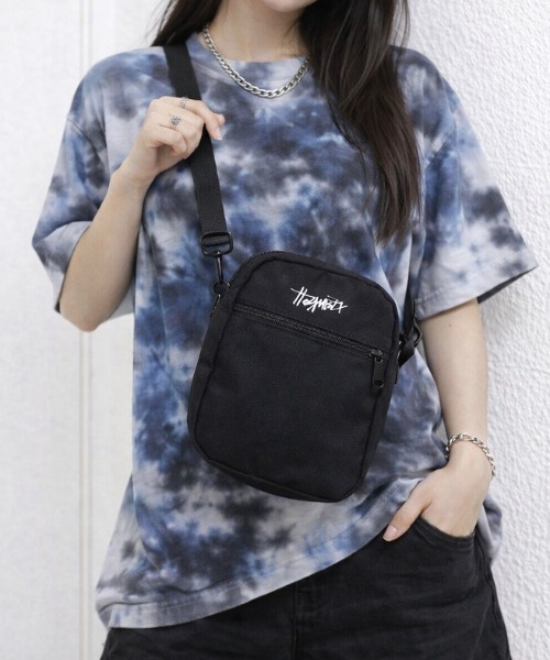 NANEA(ナネア)の「ロゴ刺しゅう ミニショルダーバッグ(ショルダーバッグ・レディース・グリーン/ブラック/パープル/レッド・フリー)」の6枚目の写真