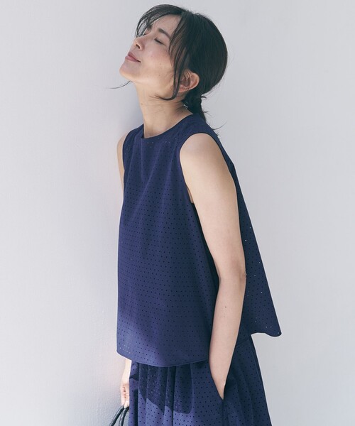 UNFILO(アンフィーロ)の「【セットアップ着用可】FINE MOVE パンチング ドットブラウス(シャツ/ブラウス・レディース・ホワイト系/ブラック系/ダルブルー系/カーキ系・X-LARGE)」の4枚目の写真