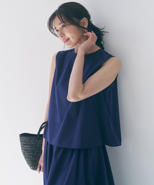 UNFILO(アンフィーロ)の「【セットアップ着用可】FINE MOVE パンチング ドットブラウス(シャツ/ブラウス・レディース・ホワイト系/ブラック系/ダルブルー系/カーキ系・X-LARGE)」の10枚目の写真