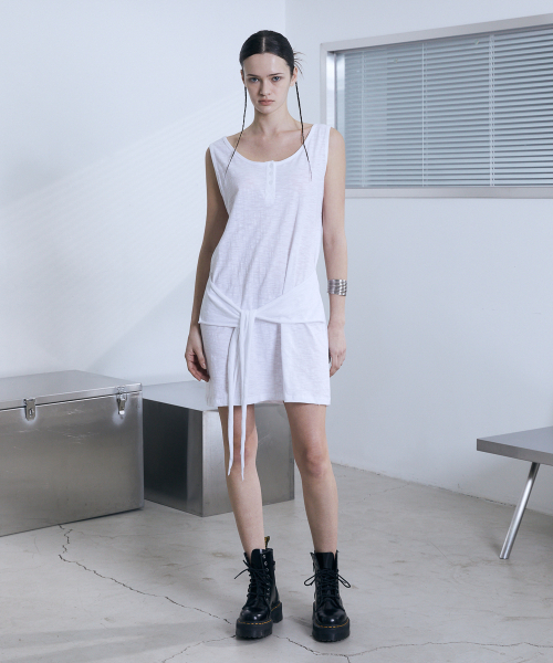 VOONT(ブント)の「Henley Neck Tie Mini Dress (IVORY)(ワンピース・レディース・アイボリー・OS)」の4枚目の写真