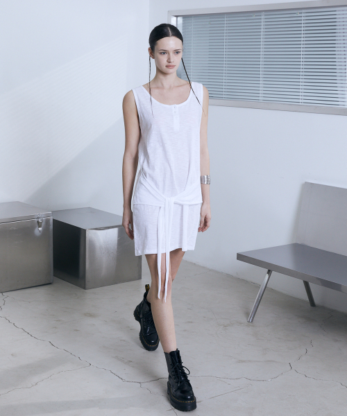 VOONT(ブント)の「Henley Neck Tie Mini Dress (IVORY)(ワンピース・レディース・アイボリー・OS)」の6枚目の写真