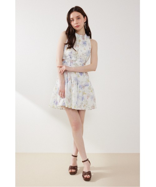 rienda（リエンダ）の「【女神ワンピース】ホルターネックギャザーミニフレアワンピース 夏服（ワンピース・レディース・アイボリー/ブラック/グレー系その他/マルチ/ホワイト系その他/ピンク・SMALL/MEDIUM）」の3枚目の写真