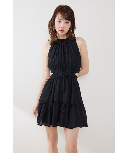 rienda（リエンダ）の「【女神ワンピース】ホルターネックギャザーミニフレアワンピース 夏服（ワンピース・レディース・アイボリー/ブラック/グレー系その他/マルチ/ホワイト系その他/ピンク・SMALL/MEDIUM）」の4枚目の写真