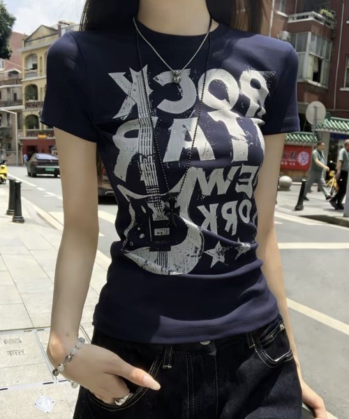 SHEPP（シープ）の「Y2K グラフィックロゴプリントピチTシャツ 半袖T（Tシャツ/カットソー・レディース・ブラック/ピンク/ホワイト/ネイビー・M/S）」の4枚目の写真