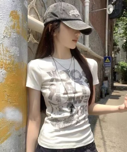SHEPP（シープ）の「Y2K グラフィックロゴプリントピチTシャツ 半袖T（Tシャツ/カットソー・レディース・ブラック/ピンク/ホワイト/ネイビー・M/S）」の9枚目の写真