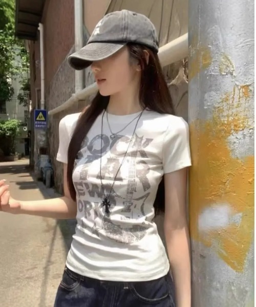 SHEPP（シープ）の「Y2K グラフィックロゴプリントピチTシャツ 半袖T（Tシャツ/カットソー・レディース・ブラック/ピンク/ホワイト/ネイビー・M/S）」の8枚目の写真