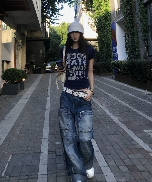 SHEPP（シープ）の「Y2K グラフィックロゴプリントピチTシャツ 半袖T（Tシャツ/カットソー・レディース・ブラック/ピンク/ホワイト/ネイビー・M/S）」の21枚目の写真