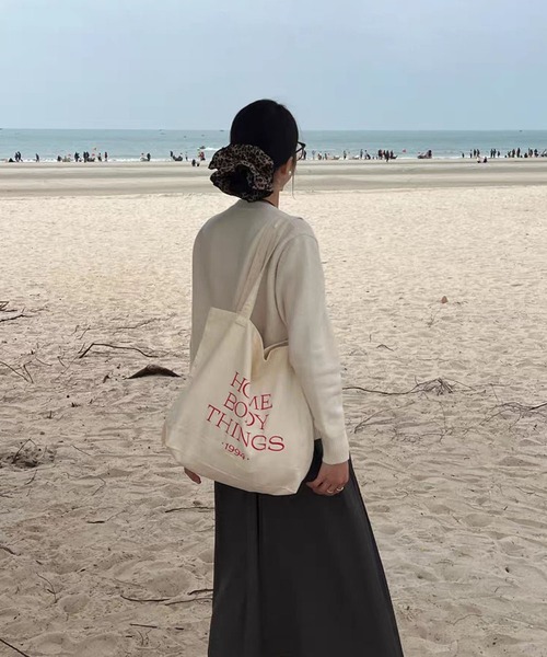 LA VORAGINE(ラ ヴォラジネ)の「ロゴプリント キャンバストートバッグ 大容量(トートバッグ・レディース・アイボリー/Red/ホワイト/ピンク・FREE)」の13枚目の写真