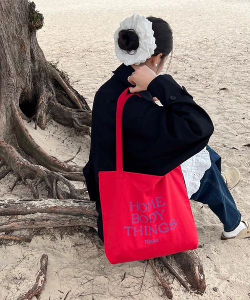 LA VORAGINE(ラ ヴォラジネ)の「ロゴプリント キャンバストートバッグ 大容量(トートバッグ・レディース・アイボリー/Red/ホワイト/ピンク・FREE)」の9枚目の写真