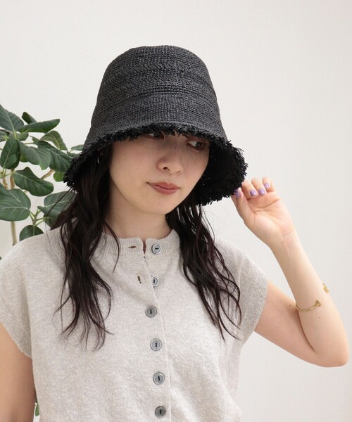 fredy emue(フレディエミュ)の「ラフィアフリンジバケットハット(ハット・レディース・ベージュ/ブラック・FREE)」の9枚目の写真