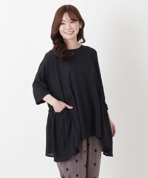 one'sterrace(ワンズテラス)の「サイドギャザープルオーバーシャツ(シャツ/ブラウス・レディース・ブラック系8/ピンク系9/アイボリー系8・02)」の2枚目の写真
