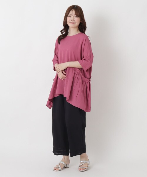 one'sterrace(ワンズテラス)の「サイドギャザープルオーバーシャツ(シャツ/ブラウス・レディース・ブラック系8/ピンク系9/アイボリー系8・02)」の4枚目の写真