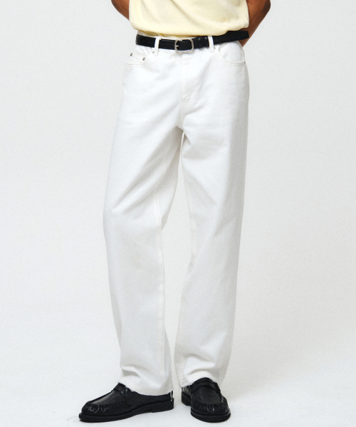 NOIRER(ノイア)の「ディストロイドストレートデニムパンツ(アイボリー)(デニムパンツ・メンズ・その他・48/50/52)」の1枚目の写真