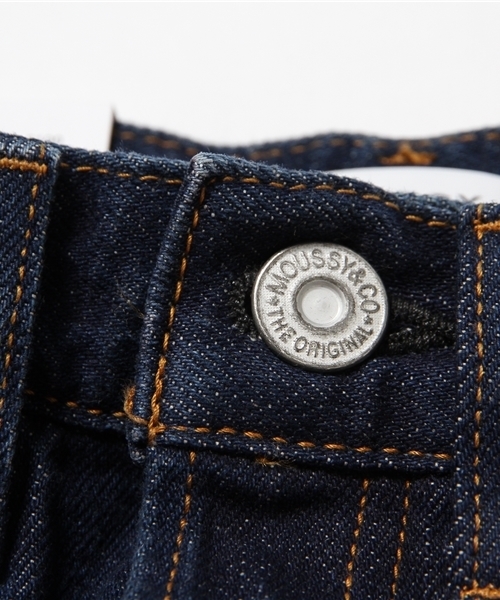 MOUSSY（マウジー）の「DENIM S/PT（デニムパンツ・レディース・ワンウォッシュ/ブルー/ホワイト・1/0/2）」の6枚目の写真