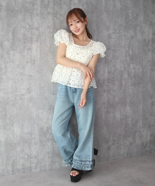 CECIL McBEE(セシルマクビー)の「裾フリルアンクルデニムパンツ(デニムパンツ・レディース・サックスブルー・61/64)」の2枚目の写真