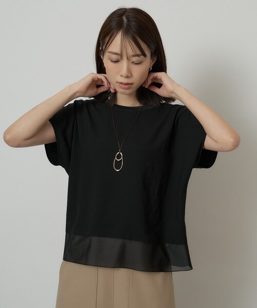 UNTITLED(アンタイトル)の「【重ね着でおしゃれ見え】裾シアードッキングプルオーバー(シャツ/ブラウス・レディース・アイボリー/ブラック・44/48/04/02/50/00)」の1枚目の写真