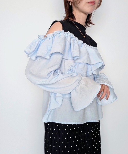 styiro（スタイロ）の「オープンショルダーラッフルフリルブラウス バイカラー配色 秋服 冬服（シャツ/ブラウス・レディース・サックスブルー/ホワイト・M）」の16枚目の写真