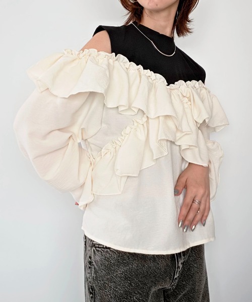 styiro（スタイロ）の「オープンショルダーラッフルフリルブラウス バイカラー配色 秋服 冬服（シャツ/ブラウス・レディース・サックスブルー/ホワイト・M）」の5枚目の写真