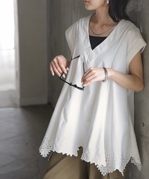 裾刺繍レース Vネックベスト