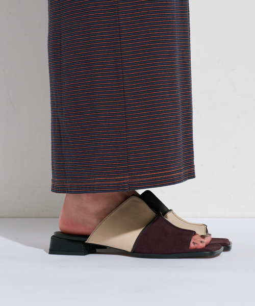 GRISE(グリーズ)の「《WEB+一部店舗限定》GRISEレザースクエアクロスシームミュールサンダル(サンダル・レディース・ボルドー/ブラック/ベージュ・SMALL/LARGE/MEDIUM/X-LARGE)」の4枚目の写真