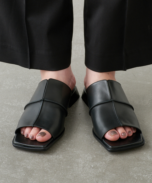 GRISE(グリーズ)の「《WEB+一部店舗限定》GRISEレザースクエアクロスシームミュールサンダル(サンダル・レディース・ボルドー/ブラック/ベージュ・SMALL/LARGE/MEDIUM/X-LARGE)」の18枚目の写真