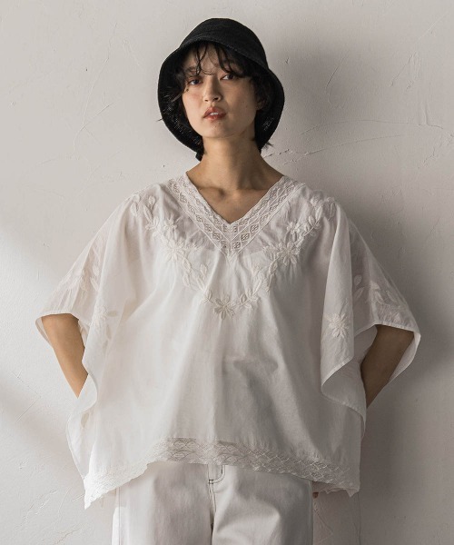 MAYSON GREY(メイソングレイ)の「レース刺繍ポンチョブラウス(シャツ/ブラウス・レディース・チャコールグレー/ホワイト・M)」の7枚目の写真