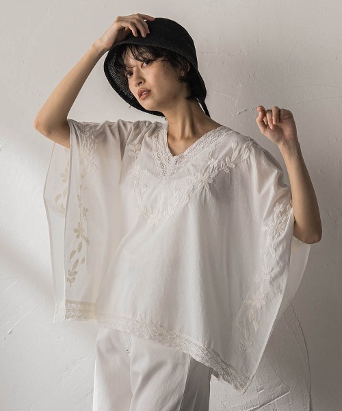 MAYSON GREY(メイソングレイ)の「レース刺繍ポンチョブラウス(シャツ/ブラウス・レディース・チャコールグレー/ホワイト・M)」の8枚目の写真