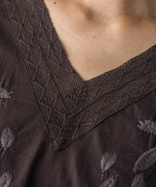 MAYSON GREY(メイソングレイ)の「レース刺繍ポンチョブラウス(シャツ/ブラウス・レディース・チャコールグレー/ホワイト・M)」の10枚目の写真