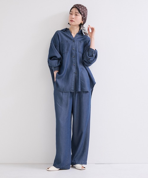 le cercle ADAM ET ROPE'（ルセルクルアダムエロペ）の「テンセルツイルデニムシャツ/セットアップ対応（シャツ/ブラウス・レディース・ブルー/サックスブルー・FREE）」の5枚目の写真