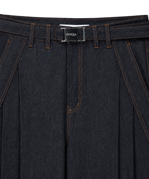 SYNQIA(シンキア)の「カーブドプリーツデニムトラウザーインディゴ(デニムパンツ・メンズ・その他・SMALL/MEDIUM/LARGE)」の4枚目の写真
